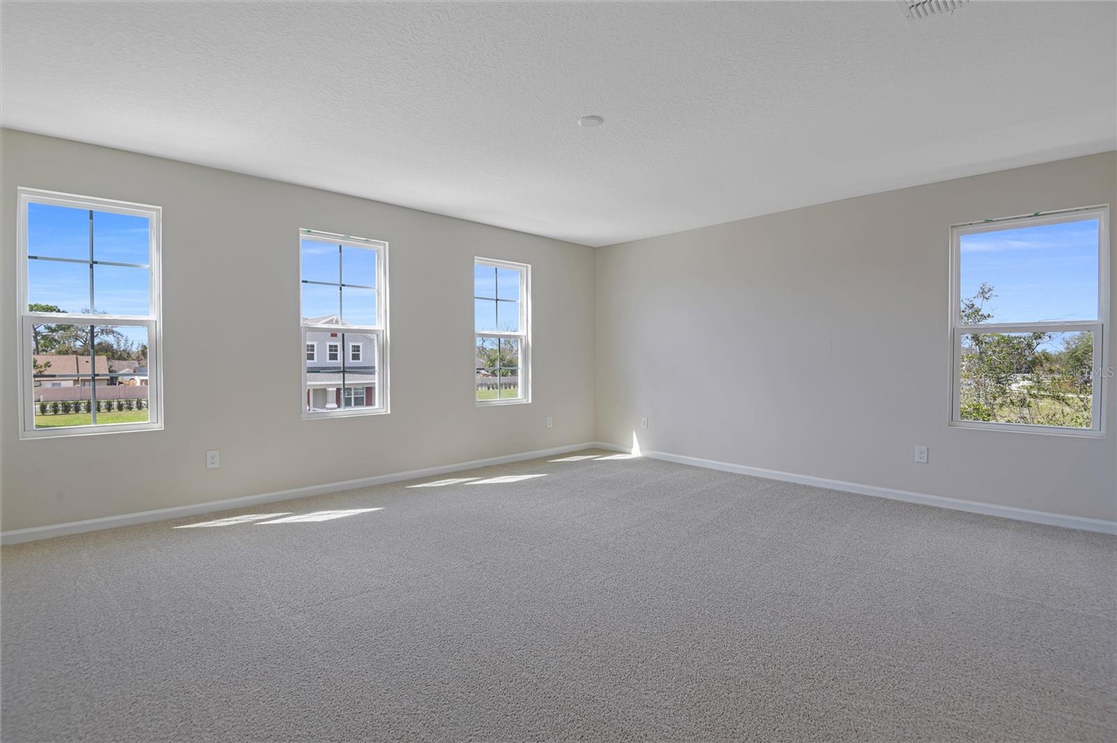 Image 10 of 20 For 565 Summit River Drive