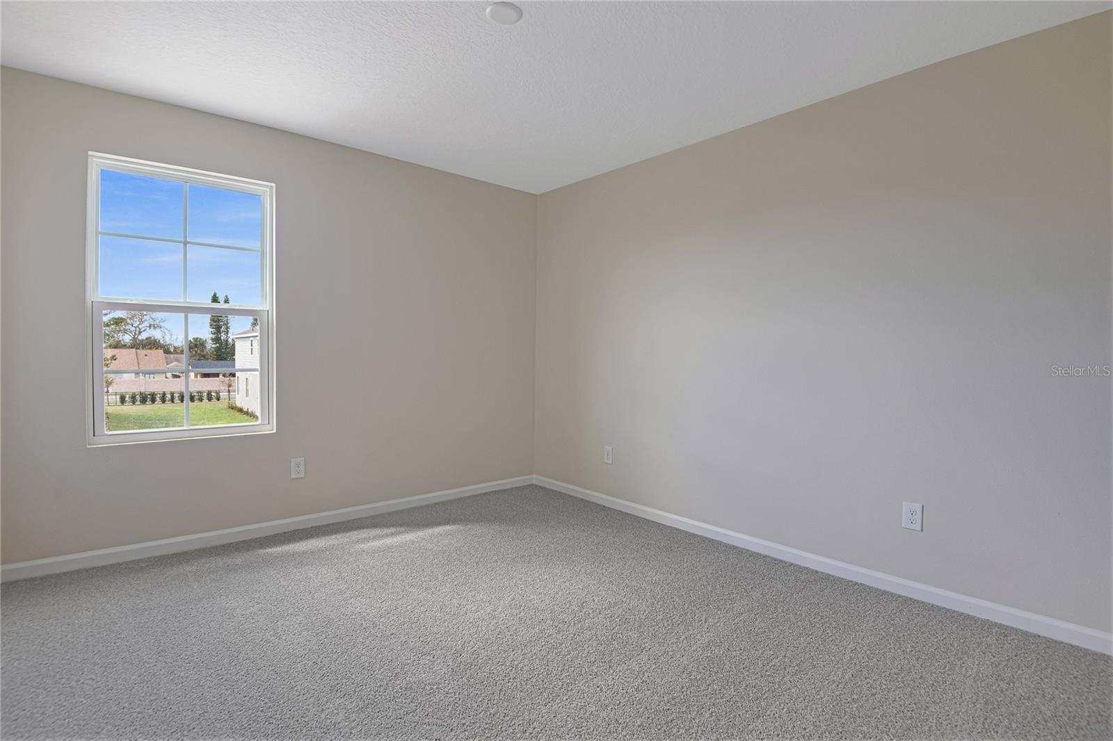 Image 15 of 20 For 565 Summit River Drive