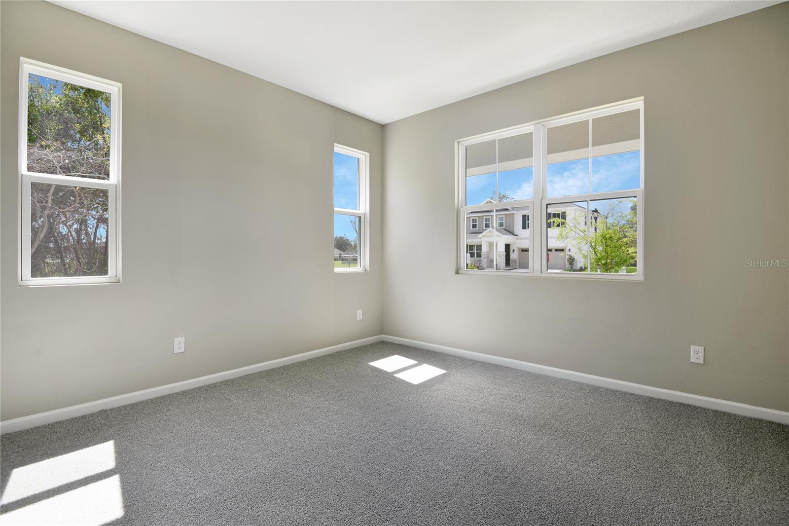 Image 4 of 20 For 645 Summit River Drive