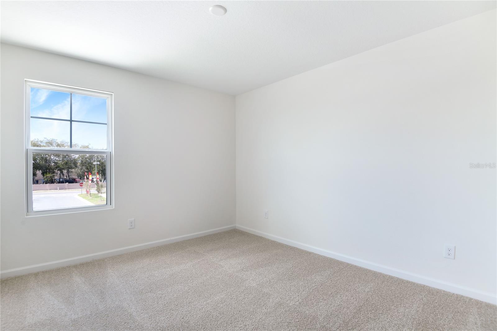 Image 13 of 18 For 655 Summit River Drive