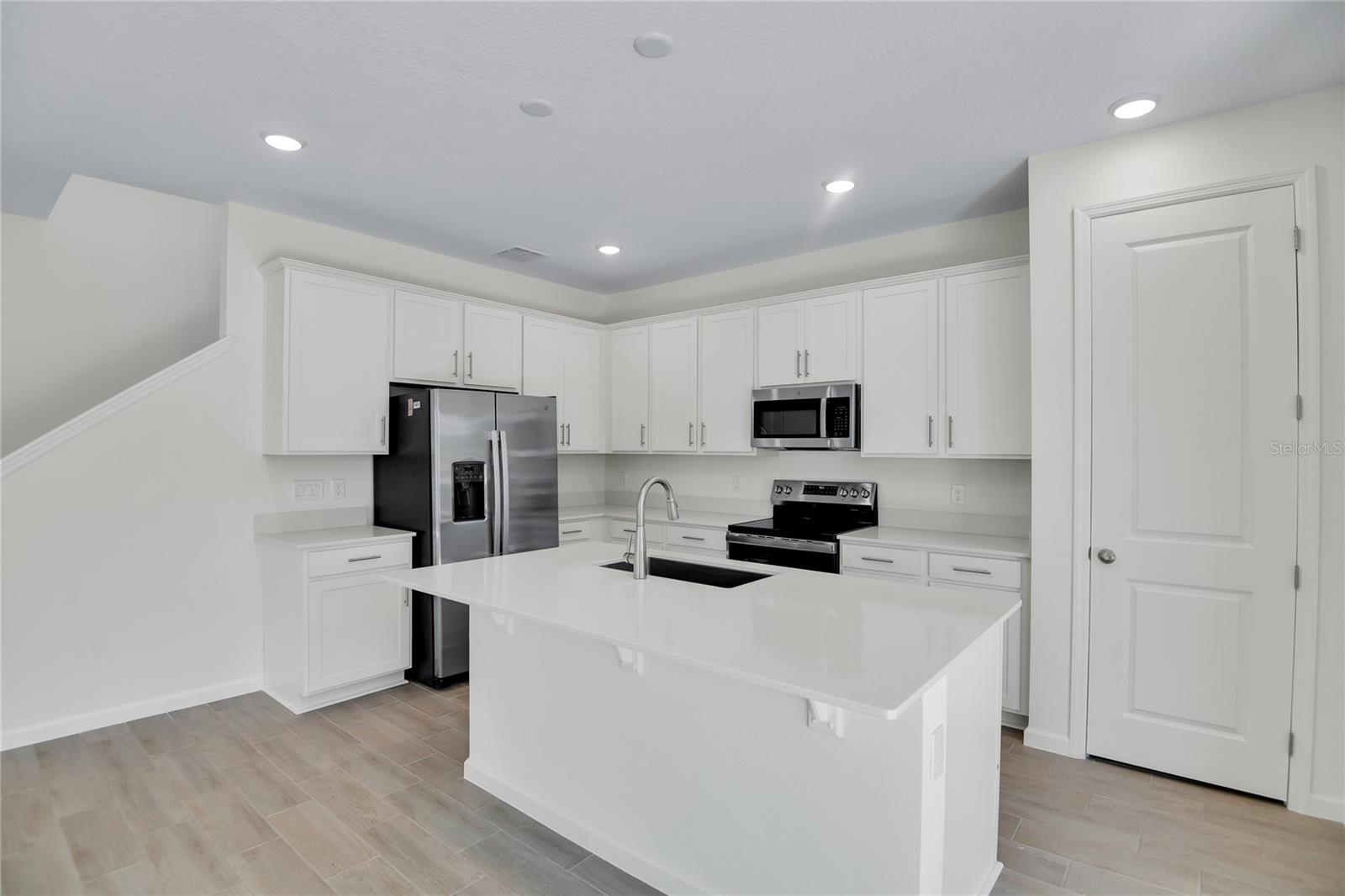 Image 4 of 20 For 665 Summit River Drive