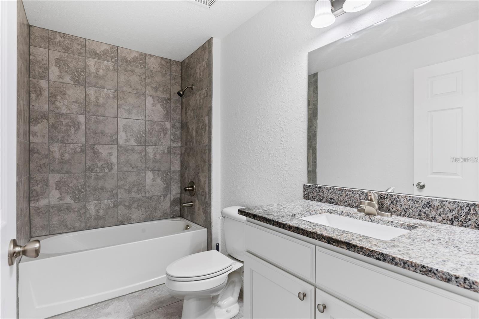 Image 15 of 27 For 832 Marion Oaks Manor