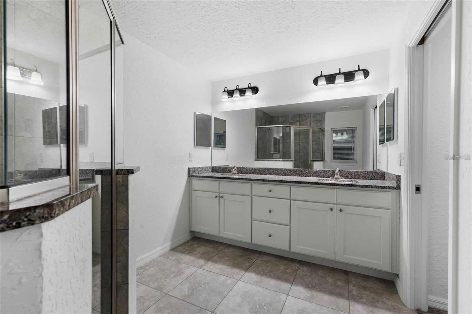 Image 19 of 27 For 832 Marion Oaks Manor
