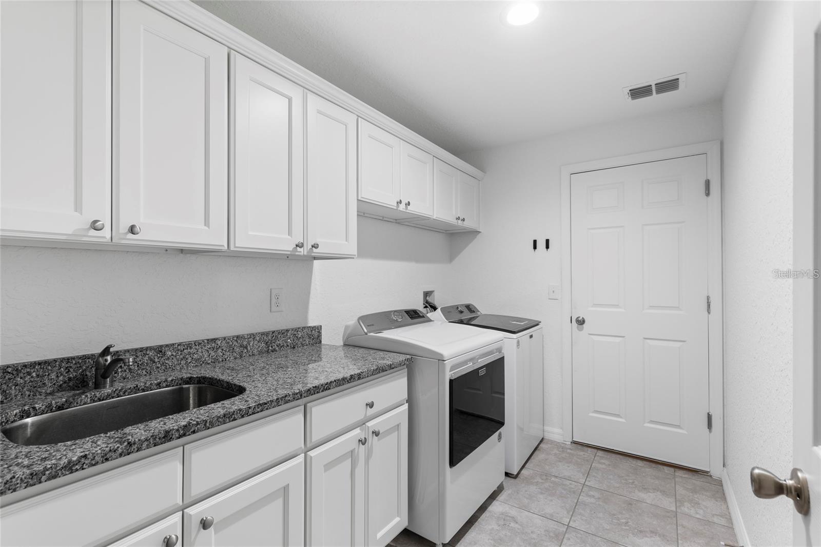 Image 21 of 27 For 832 Marion Oaks Manor