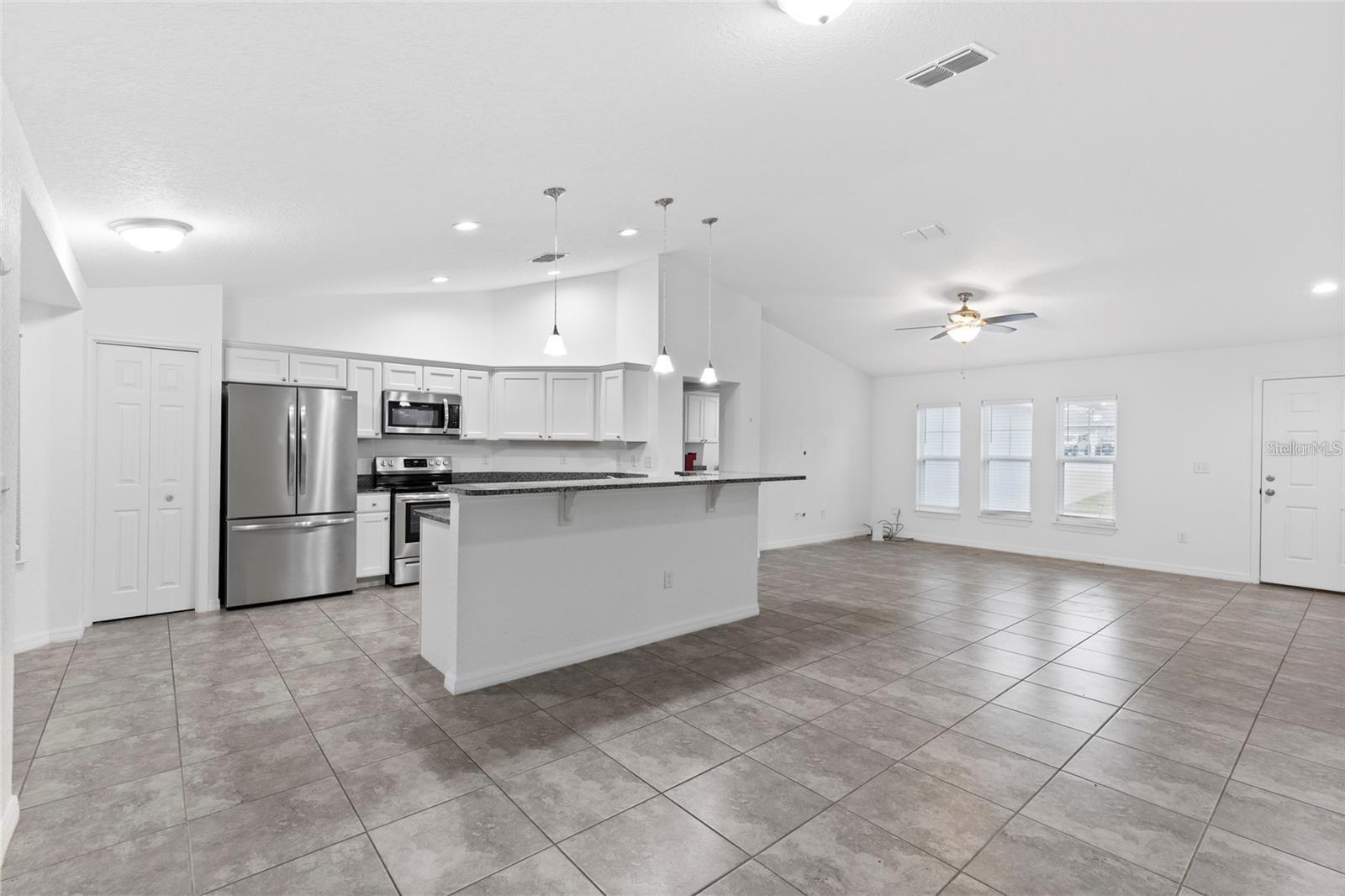 Image 6 of 27 For 832 Marion Oaks Manor