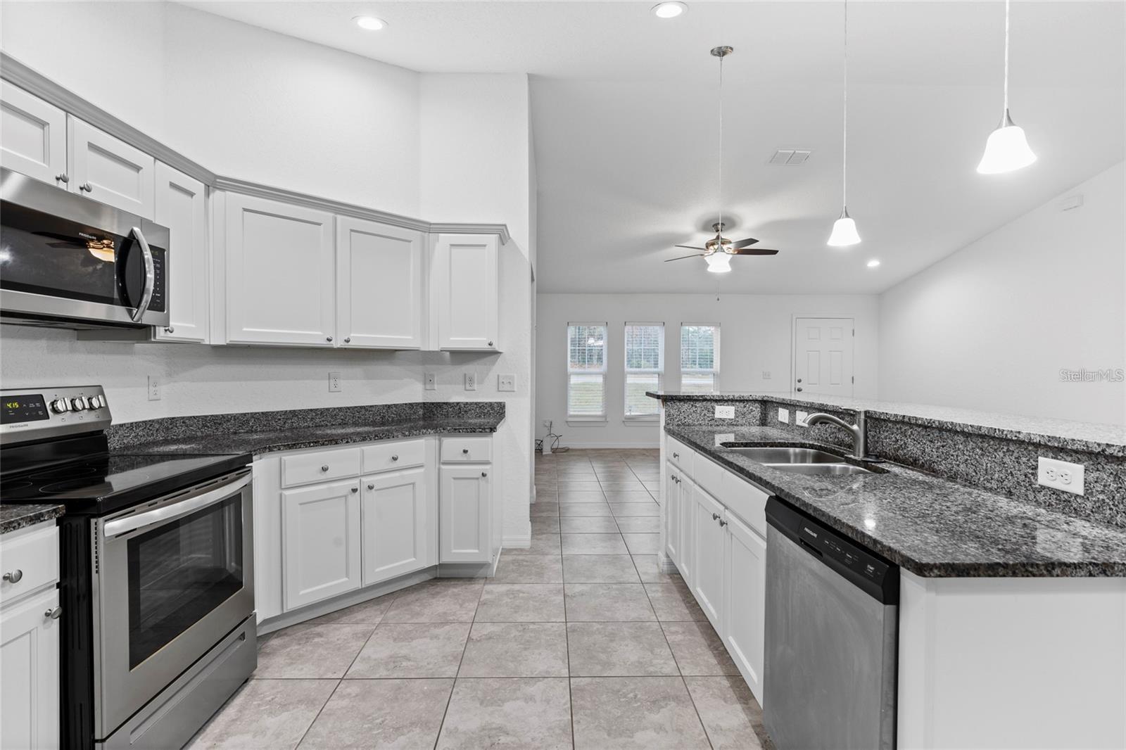 Image 7 of 27 For 832 Marion Oaks Manor