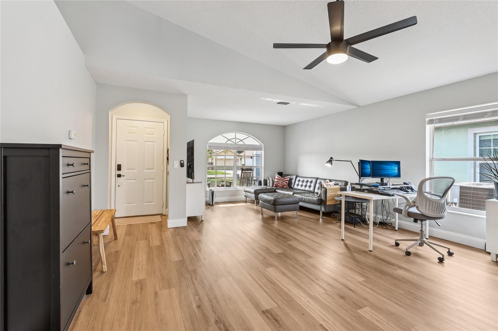 Image 3 of 32 For 2700 Palm Isle Way