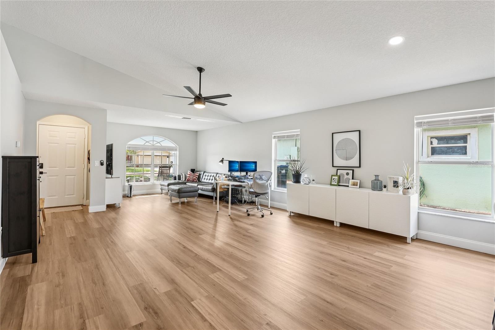 Image 9 of 32 For 2700 Palm Isle Way