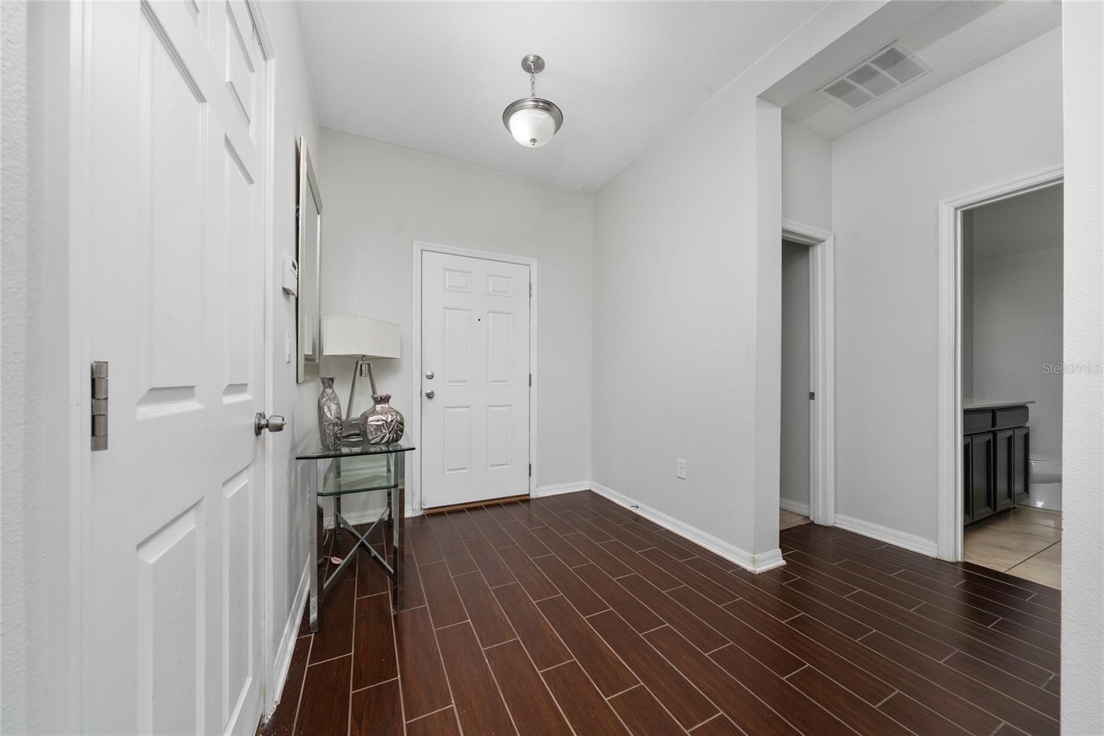 Image 4 of 27 For 205 Lakeshore Drive