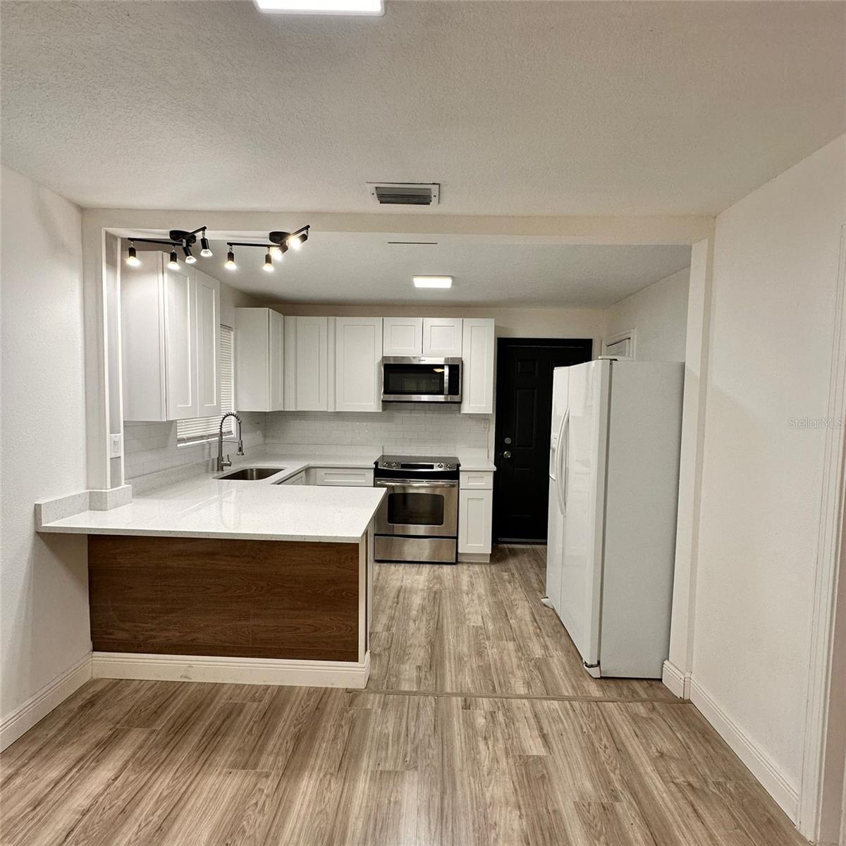 Image 18 of 37 For 1615 9th Street
