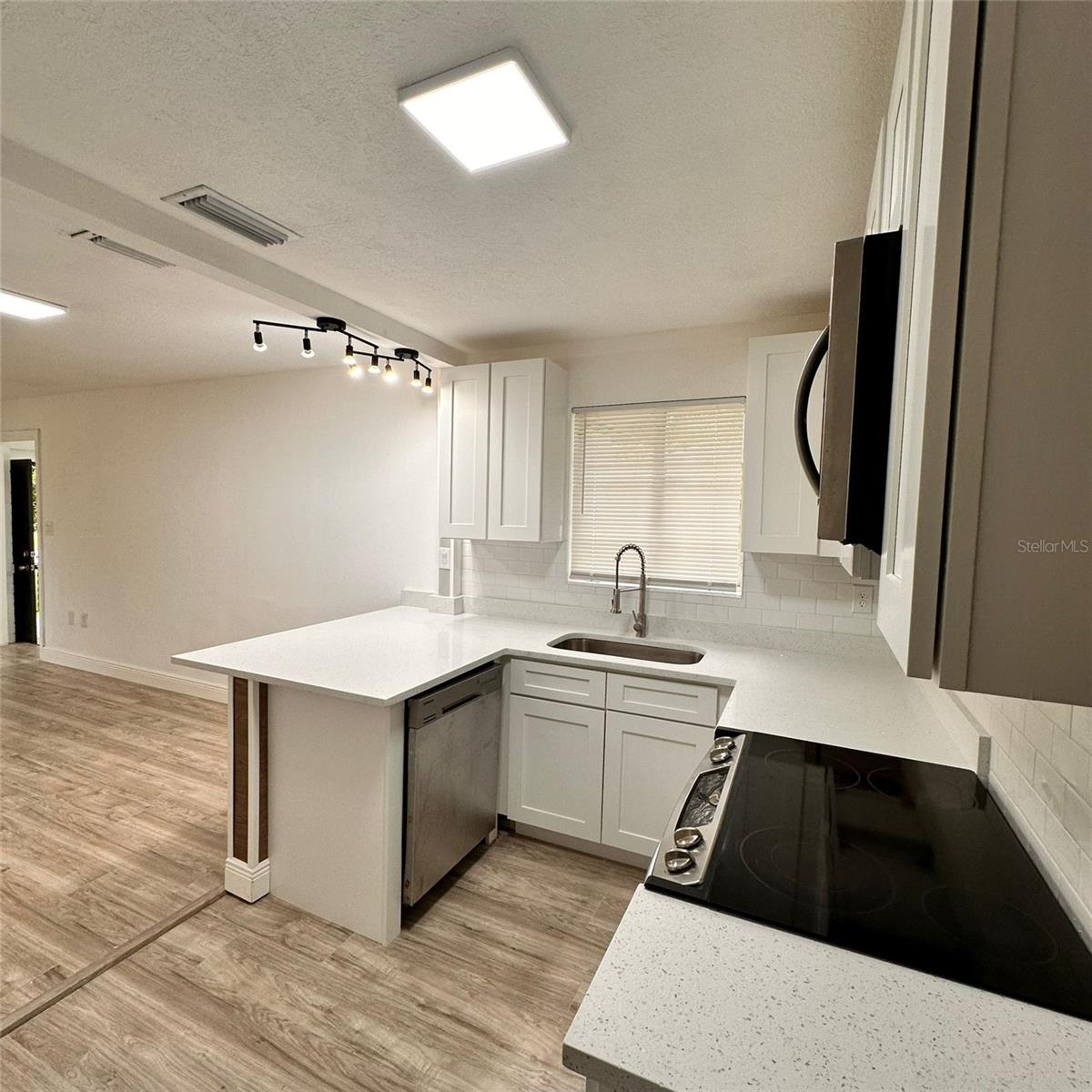 Image 20 of 37 For 1615 9th Street