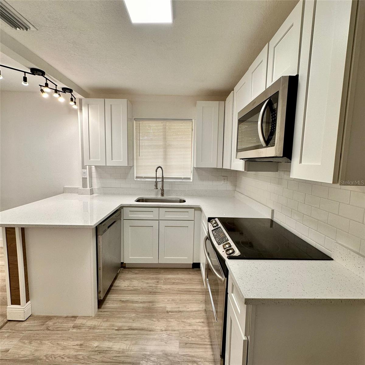Image 21 of 37 For 1615 9th Street