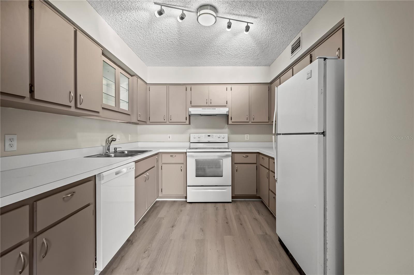 Image 11 of 22 For 1621 2nd Street 203