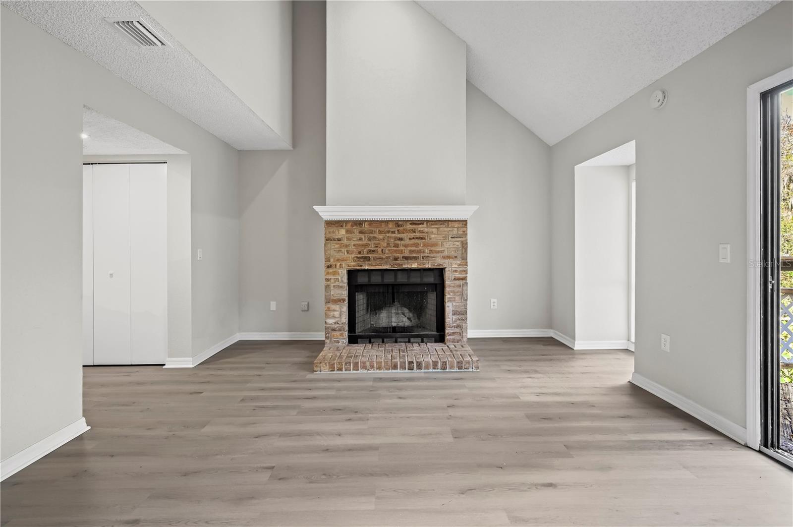 Image 13 of 22 For 1621 2nd Street 203