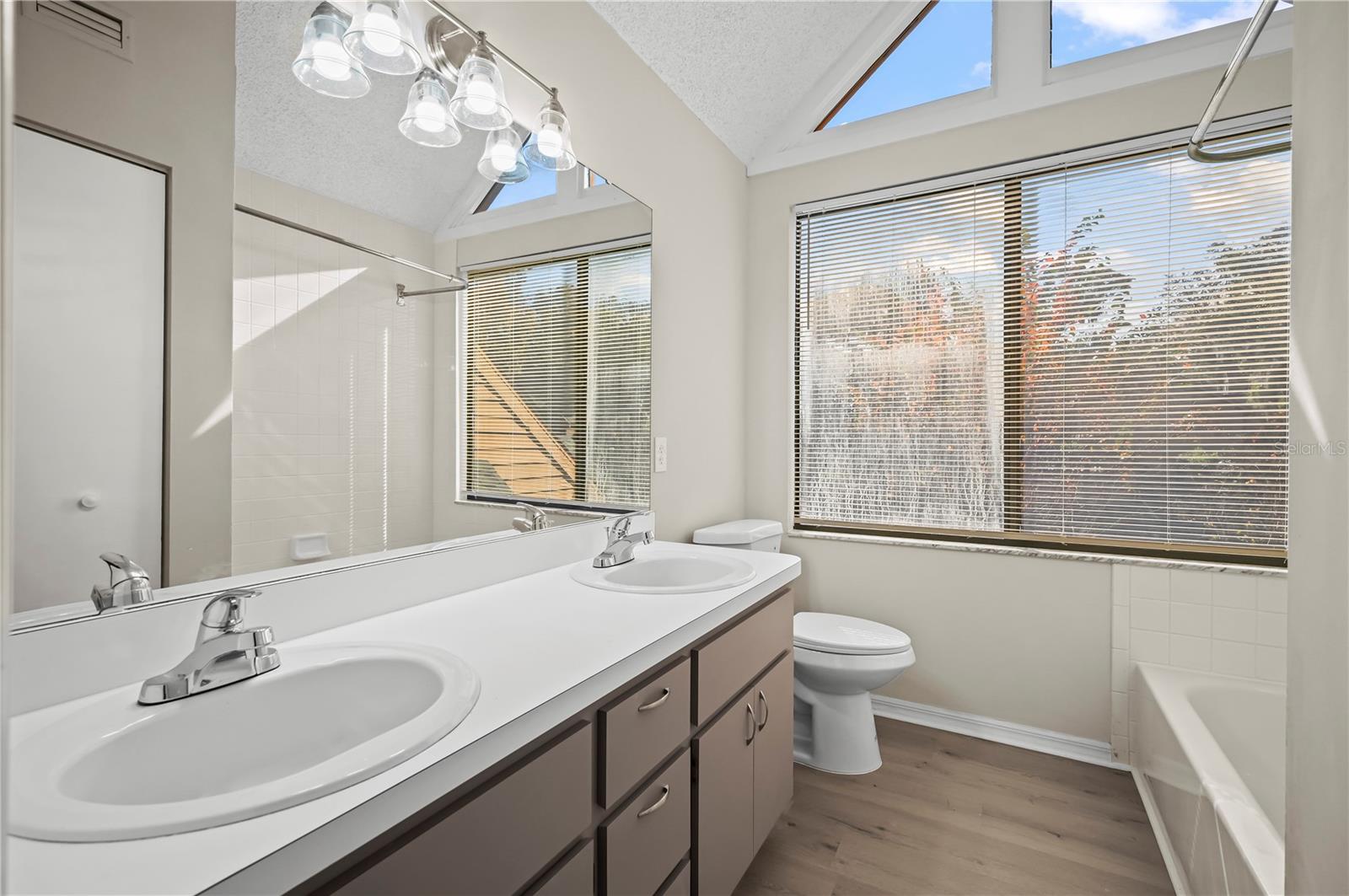 Image 4 of 22 For 1621 2nd Street 203