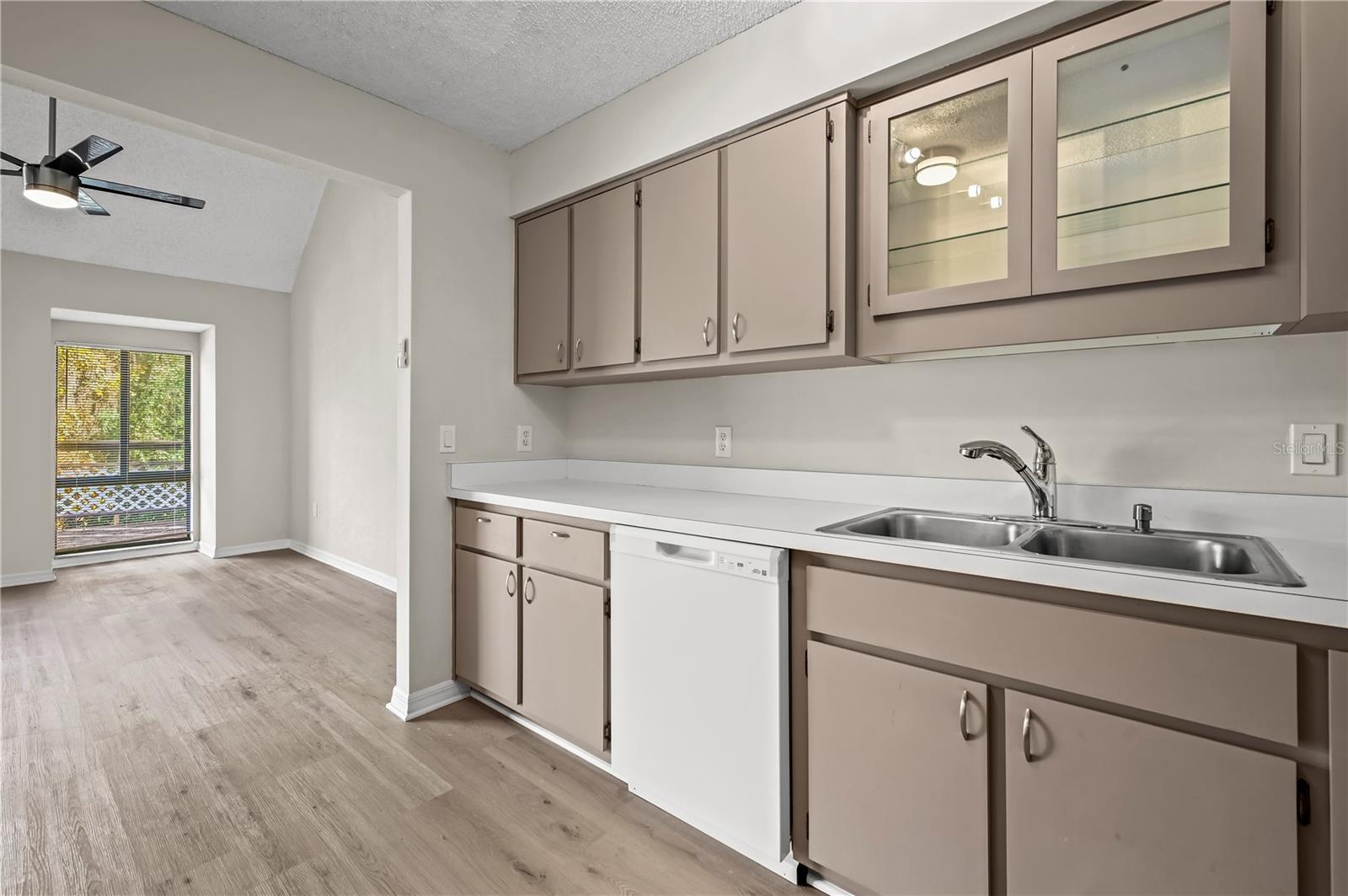 Image 8 of 22 For 1621 2nd Street 203