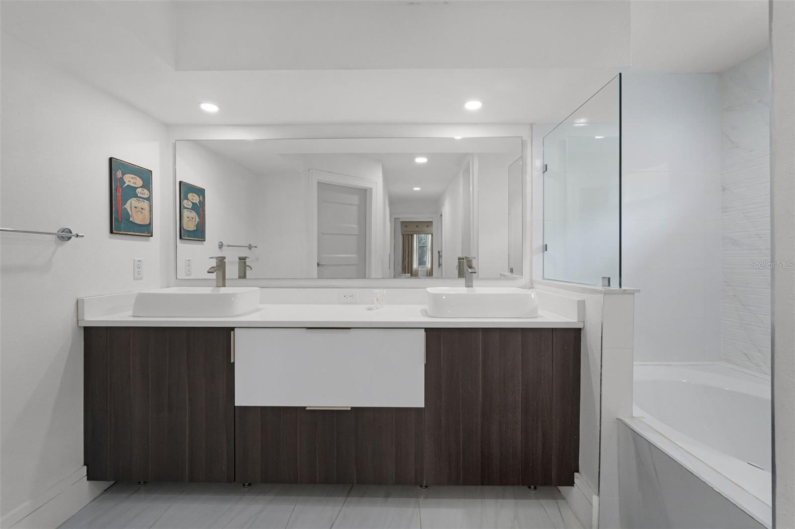 Image 18 of 39 For 2561 Montego Bay Boulevard