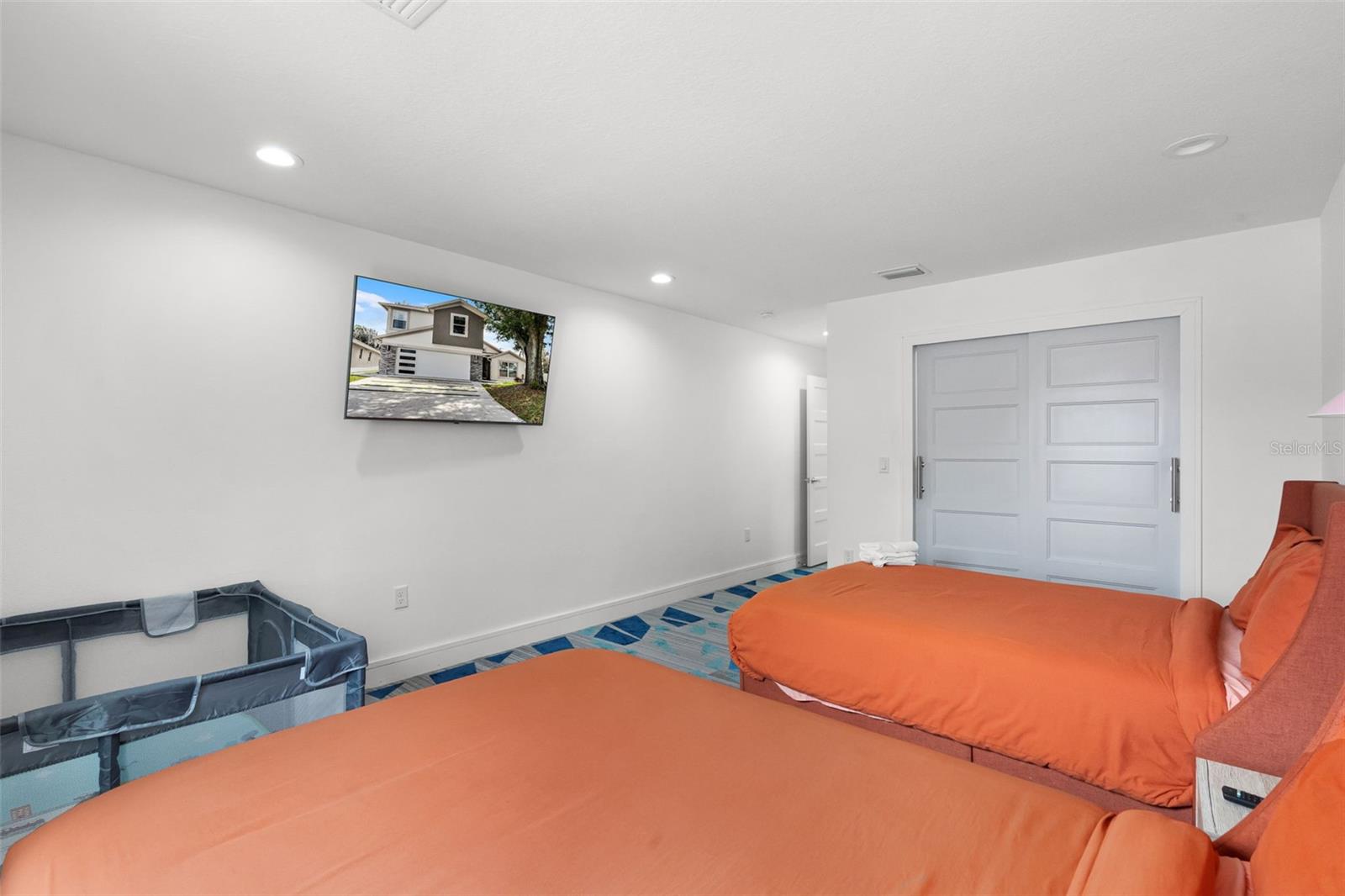 Image 20 of 39 For 2561 Montego Bay Boulevard