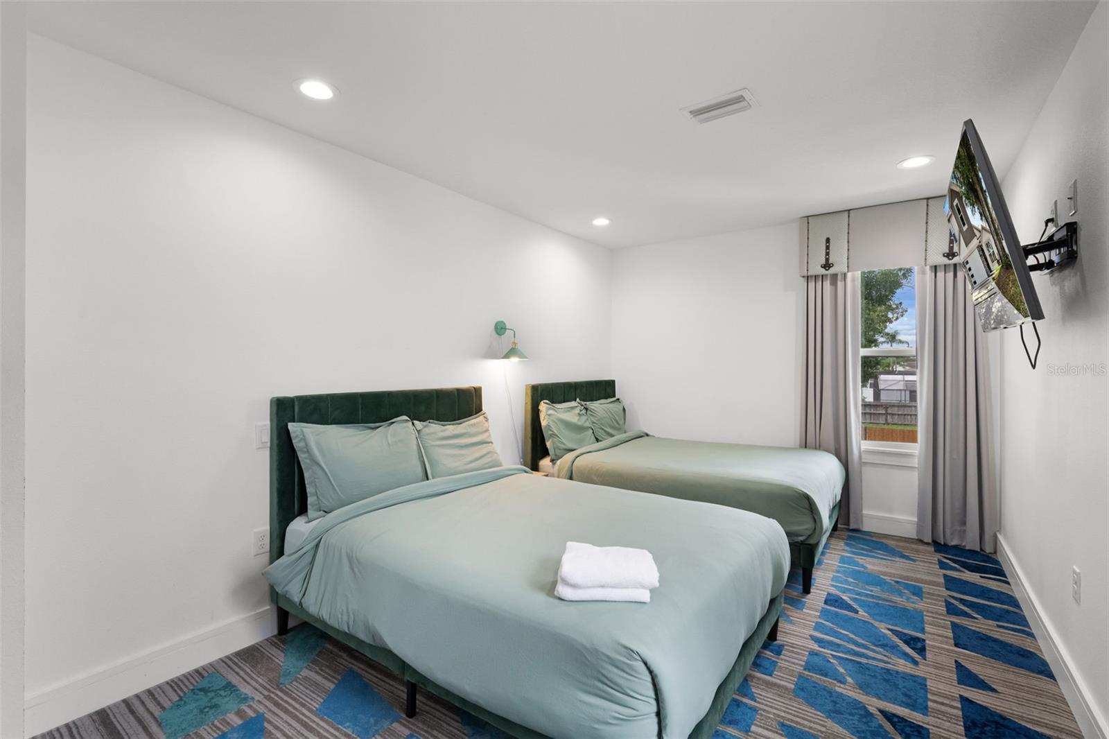 Image 26 of 39 For 2561 Montego Bay Boulevard