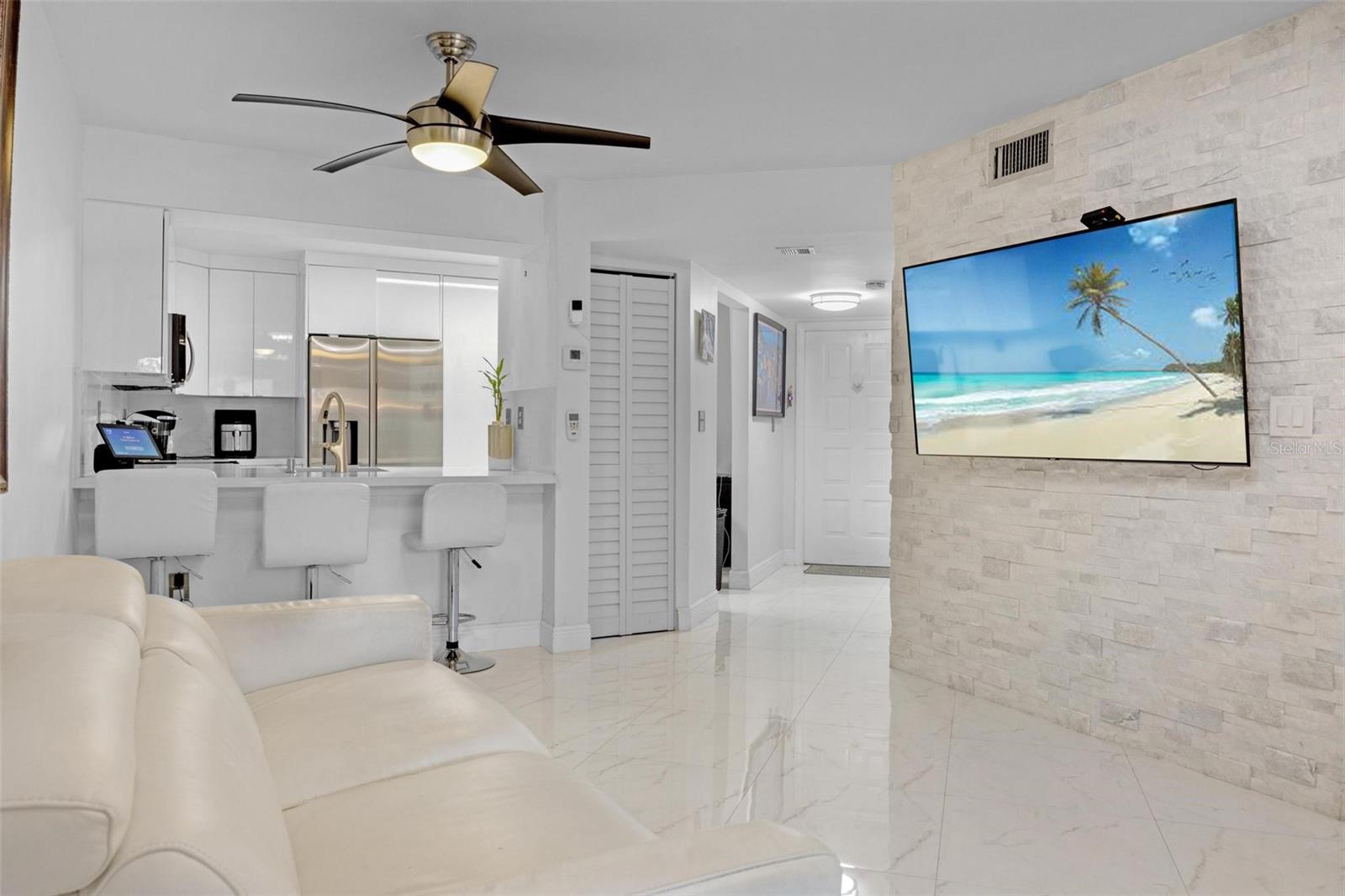 Image 10 of 39 For 15499 Miami Lakeway N 208
