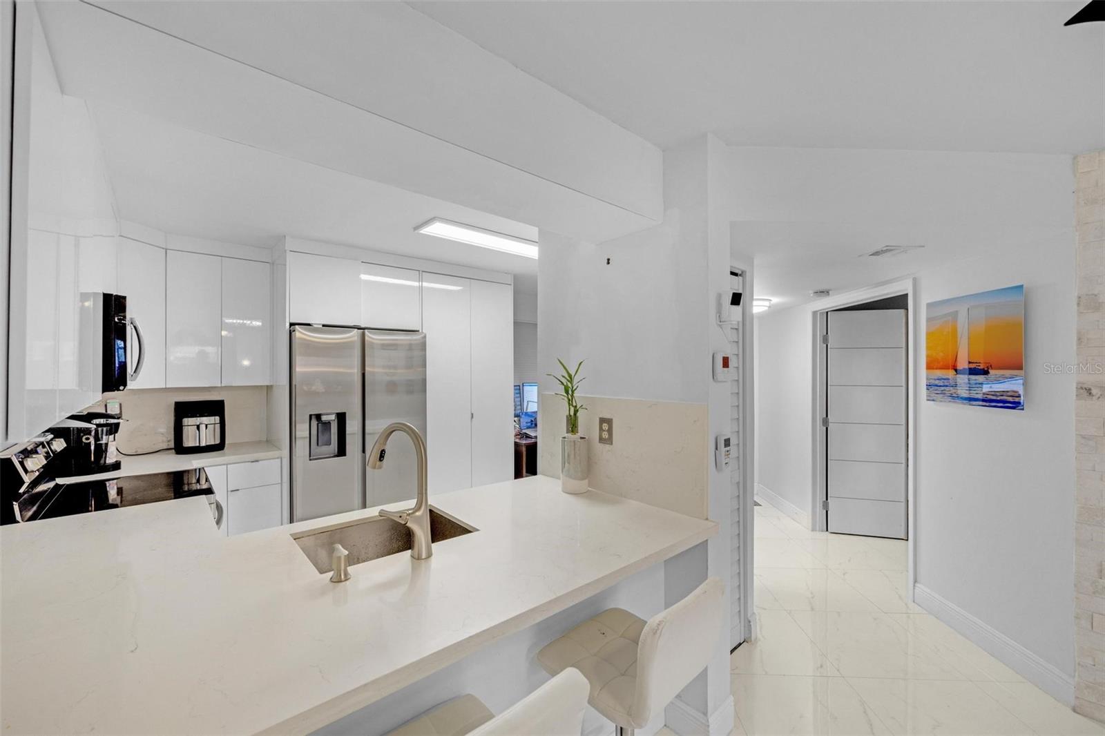 Image 12 of 39 For 15499 Miami Lakeway N 208