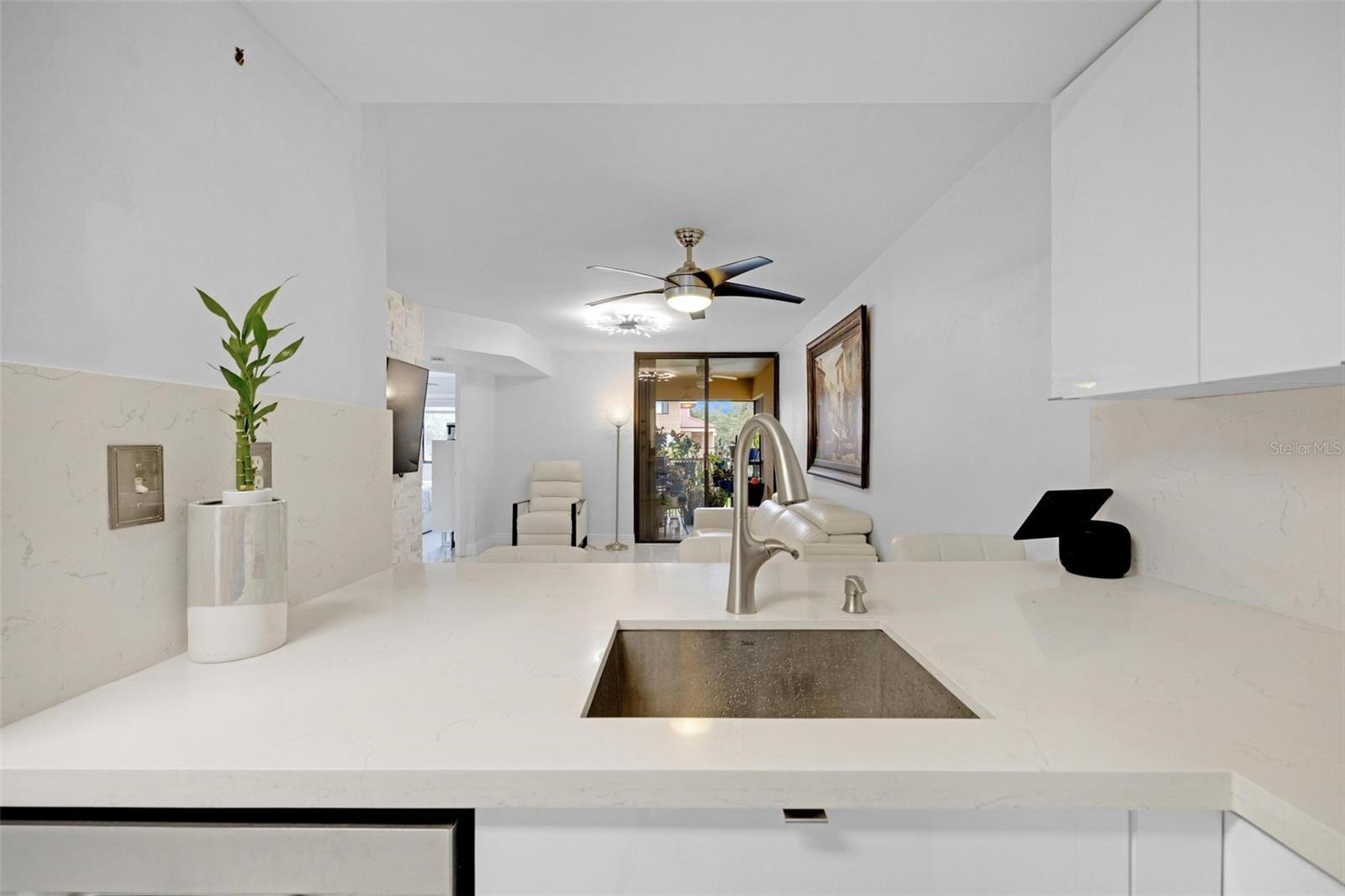 Image 14 of 39 For 15499 Miami Lakeway N 208