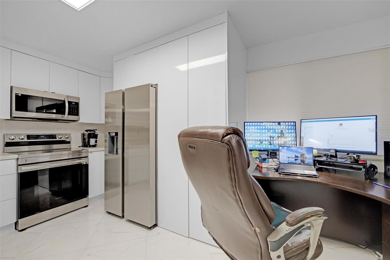 Image 16 of 39 For 15499 Miami Lakeway N 208