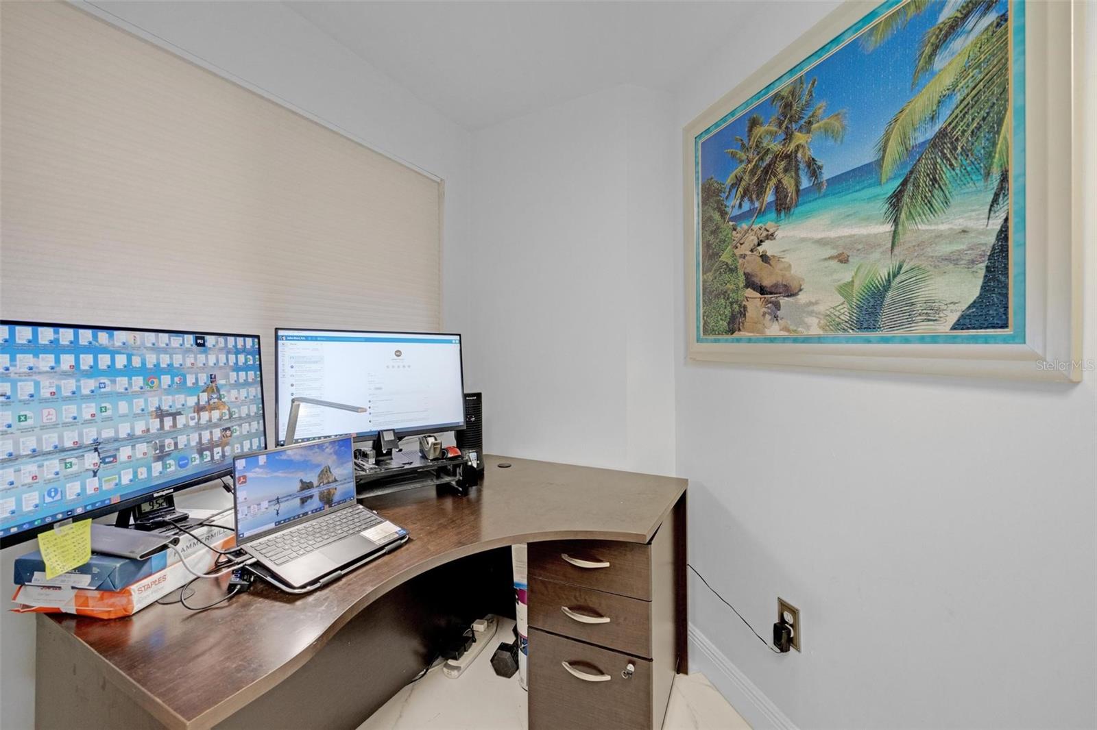 Image 17 of 39 For 15499 Miami Lakeway N 208