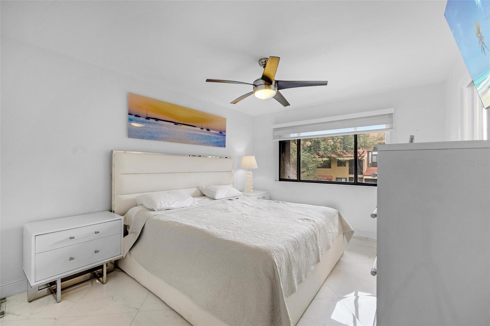 Image 18 of 39 For 15499 Miami Lakeway N 208