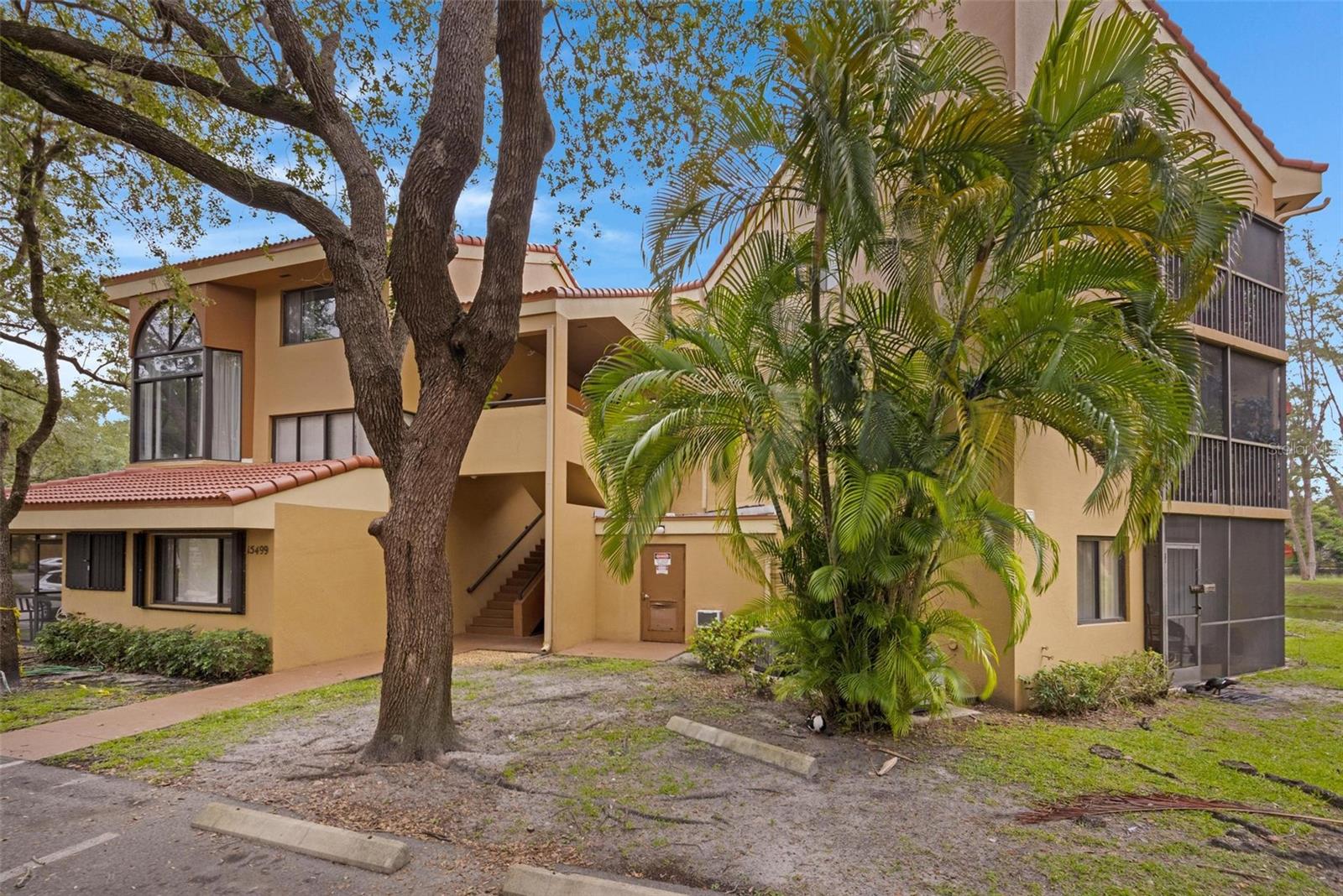 Image 2 of 39 For 15499 Miami Lakeway N 208