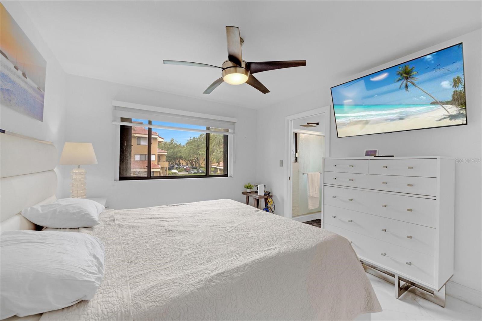 Image 20 of 39 For 15499 Miami Lakeway N 208