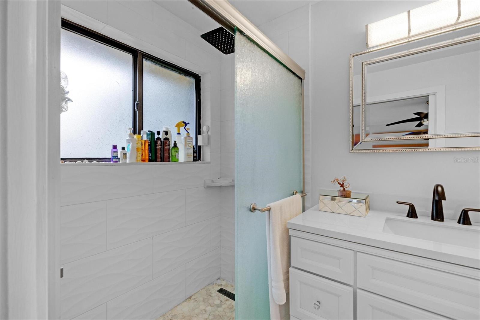 Image 24 of 39 For 15499 Miami Lakeway N 208