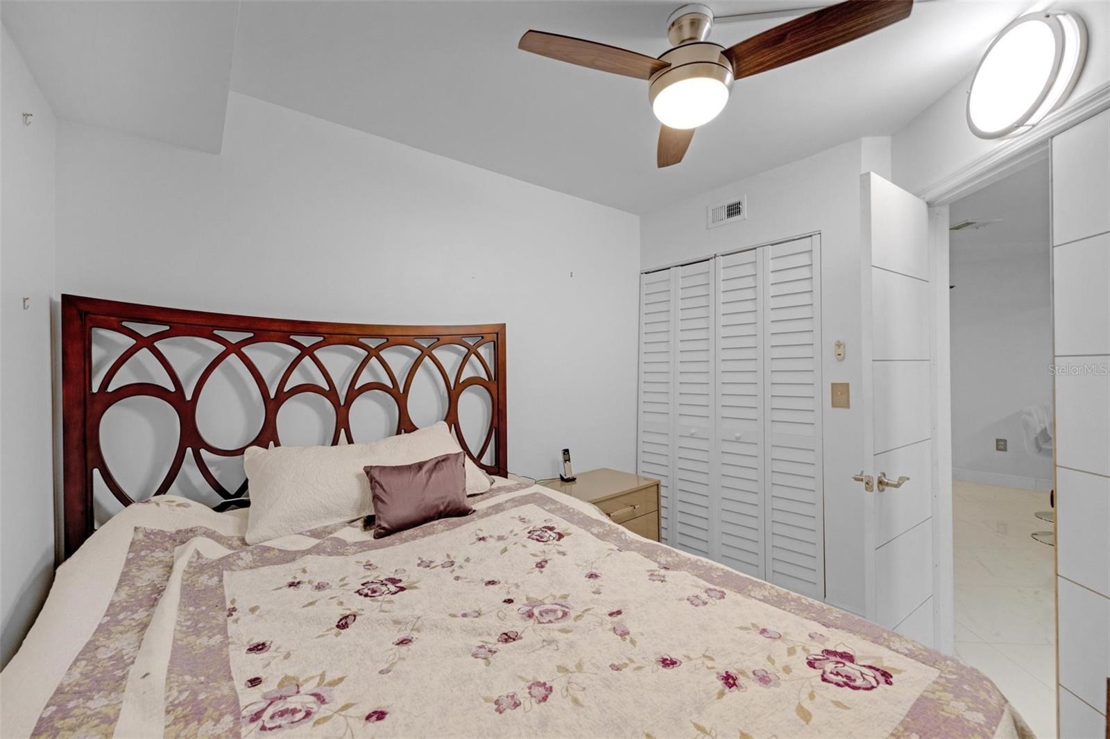 Image 25 of 39 For 15499 Miami Lakeway N 208