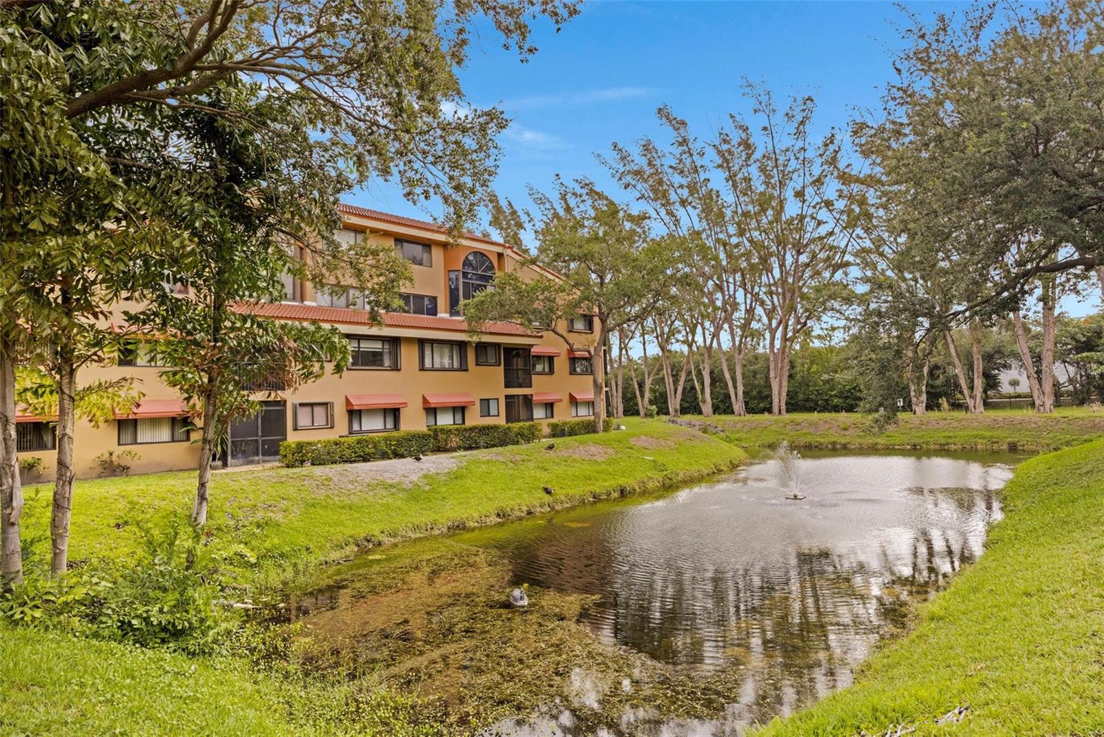 Image 3 of 39 For 15499 Miami Lakeway N 208