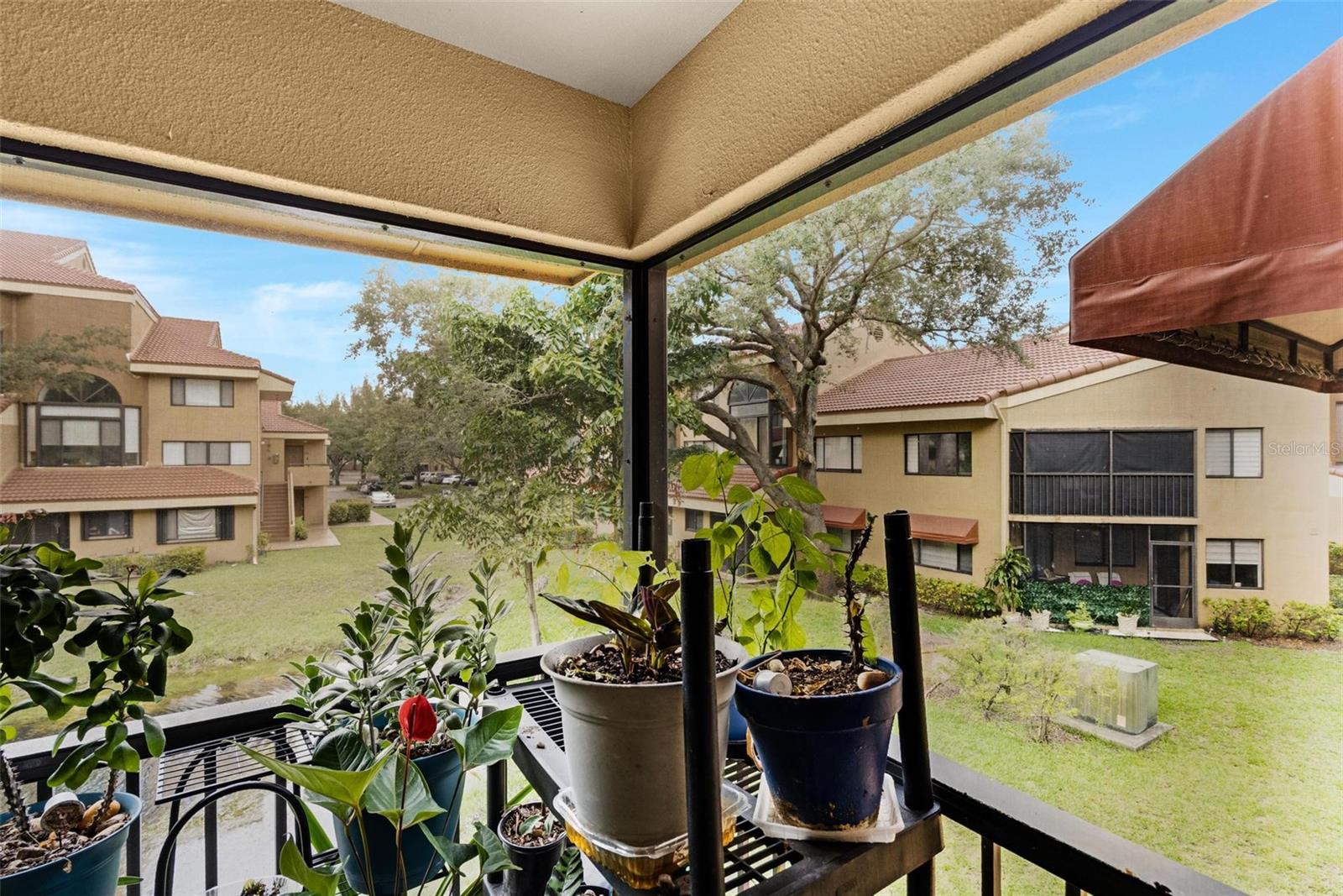 Image 32 of 39 For 15499 Miami Lakeway N 208