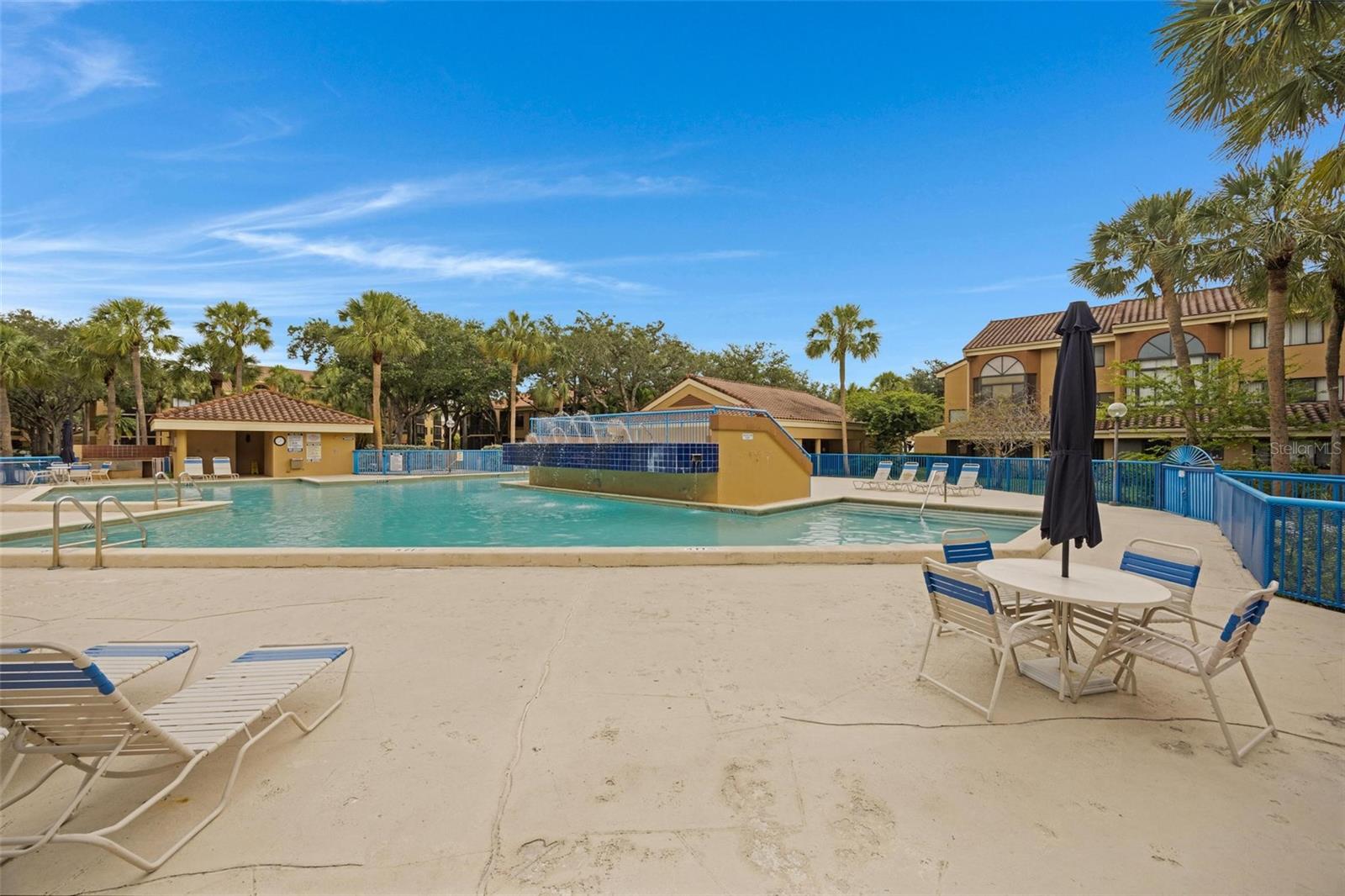 Image 35 of 39 For 15499 Miami Lakeway N 208