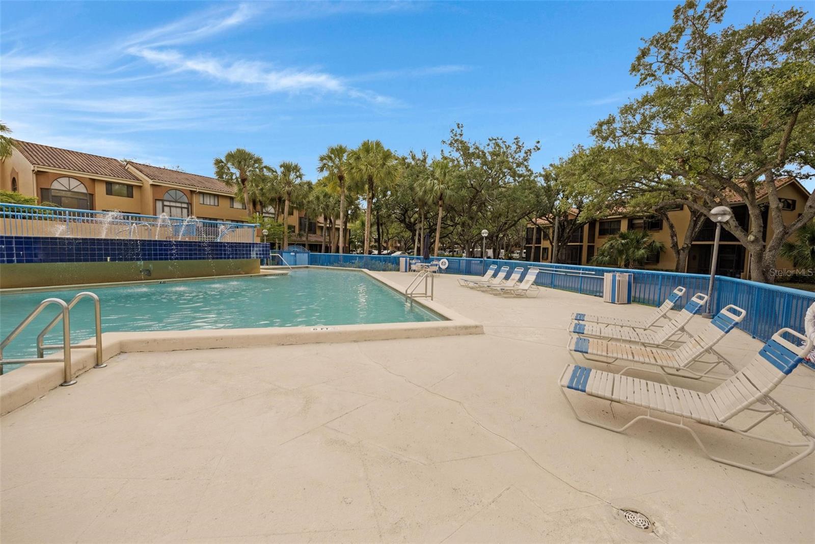 Image 36 of 39 For 15499 Miami Lakeway N 208