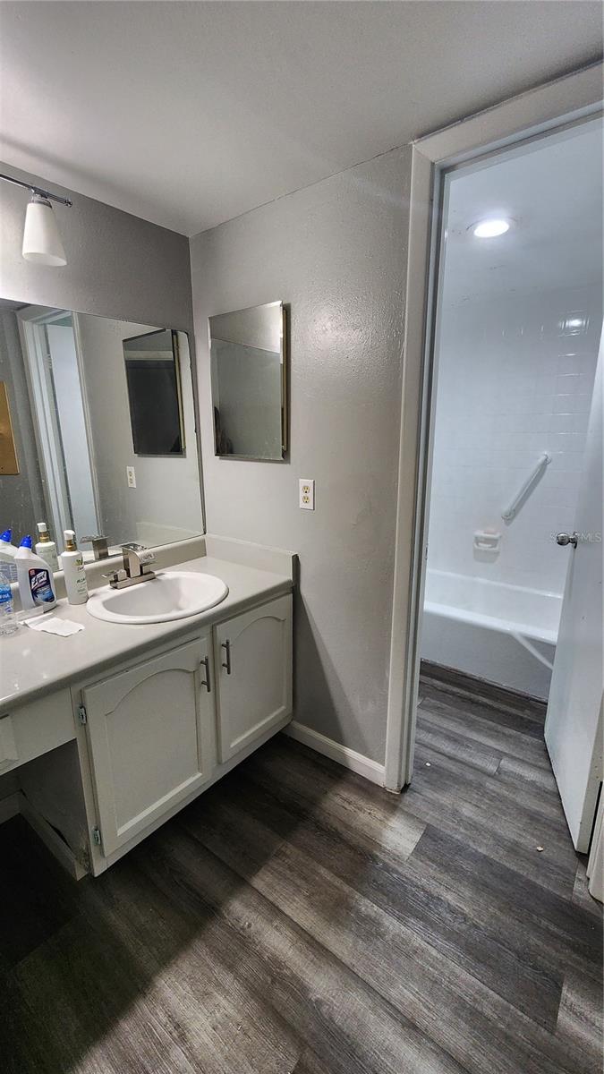 Image 9 of 10 For 4341 Aqua Vista Drive A