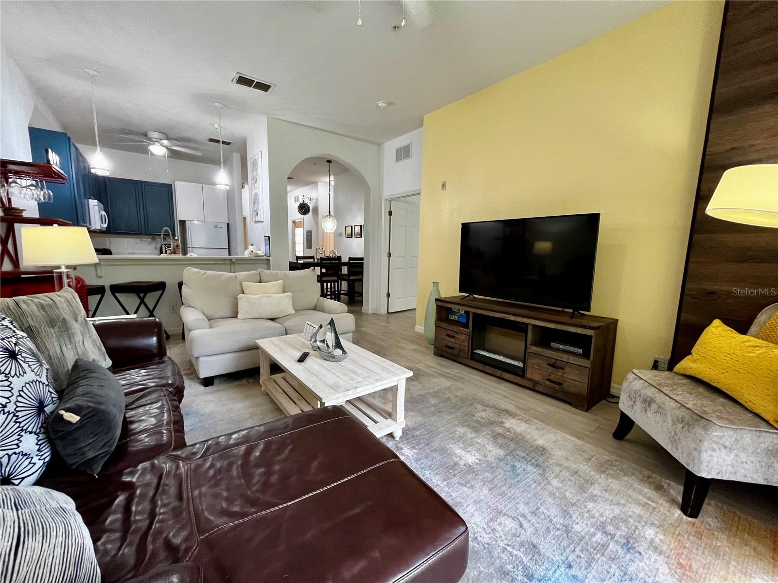 Image 4 of 51 For 1106 Gran Bahama Boulevard 1106