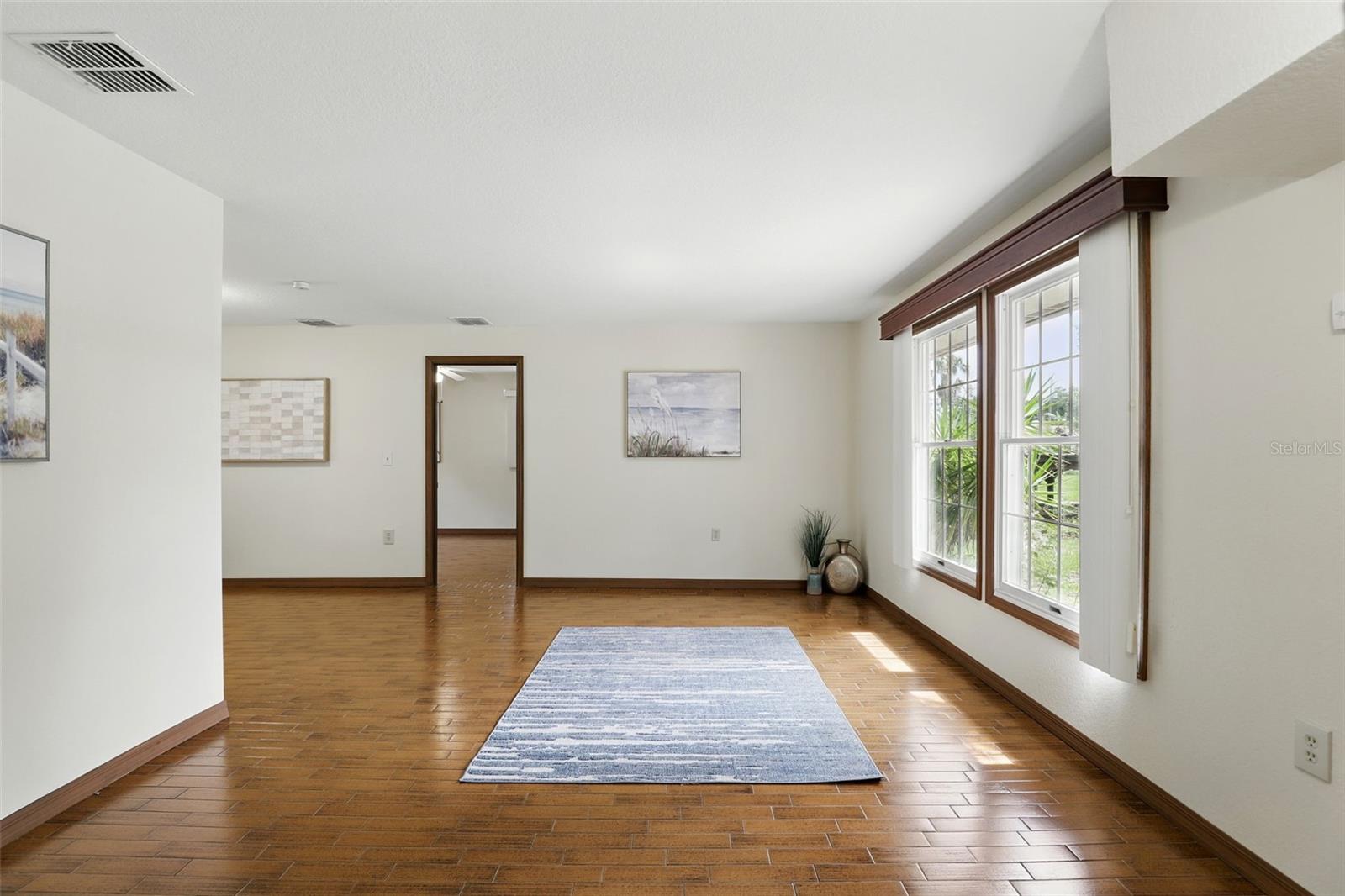 Image 15 of 48 For 1186 Laguna Circle