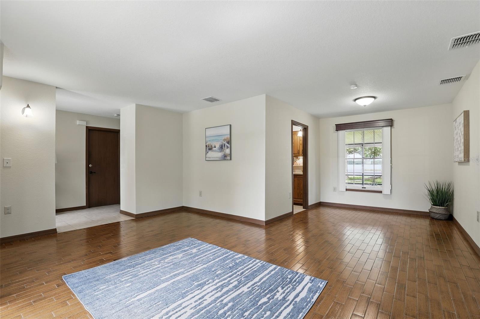 Image 17 of 48 For 1186 Laguna Circle