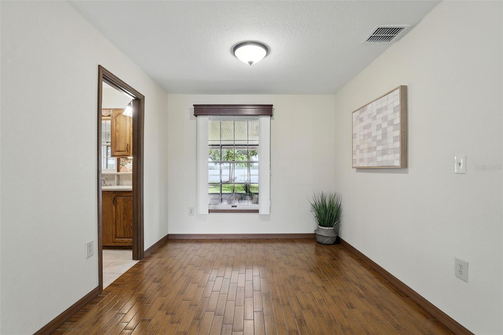 Image 19 of 48 For 1186 Laguna Circle