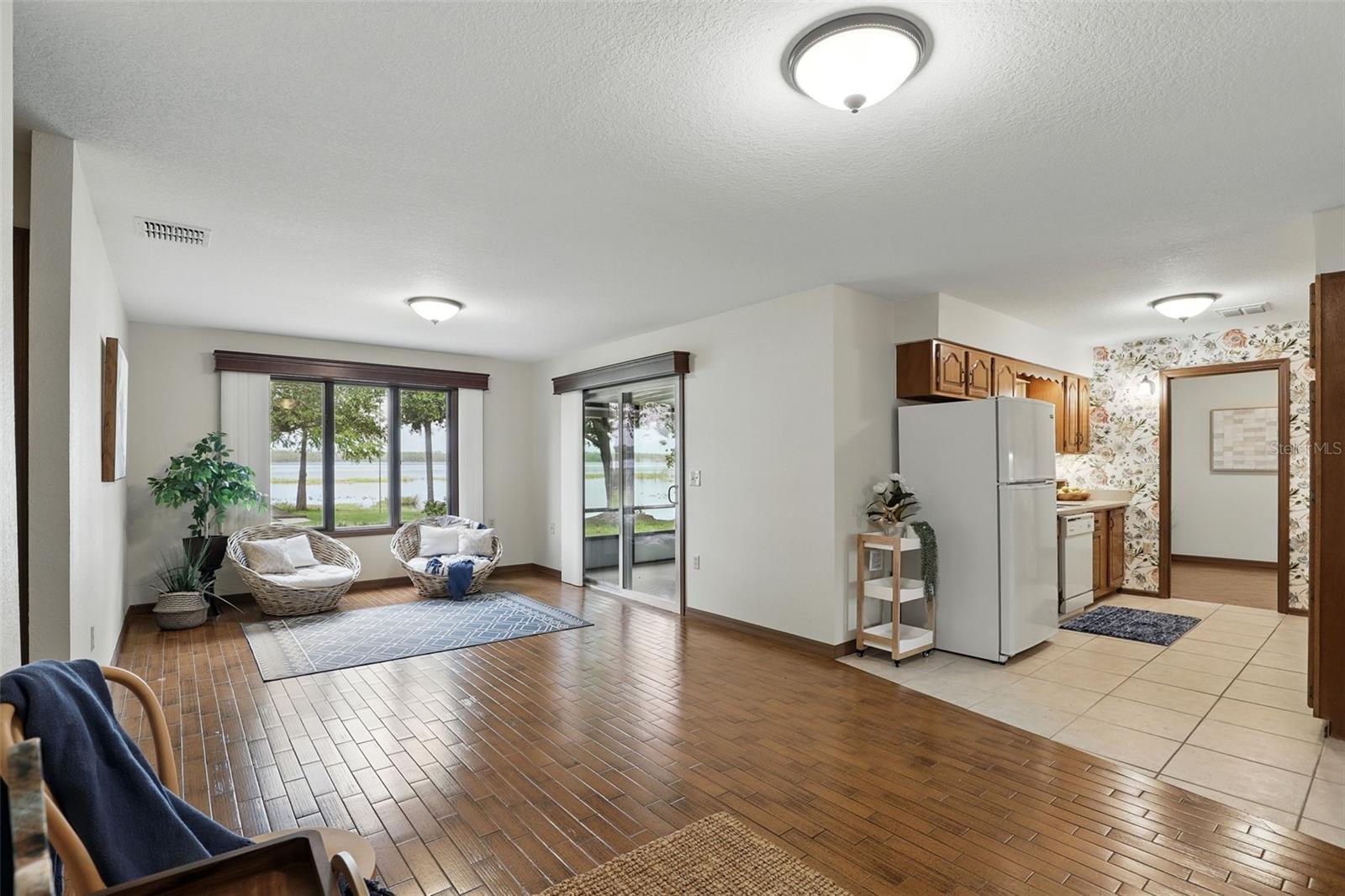 Image 23 of 48 For 1186 Laguna Circle