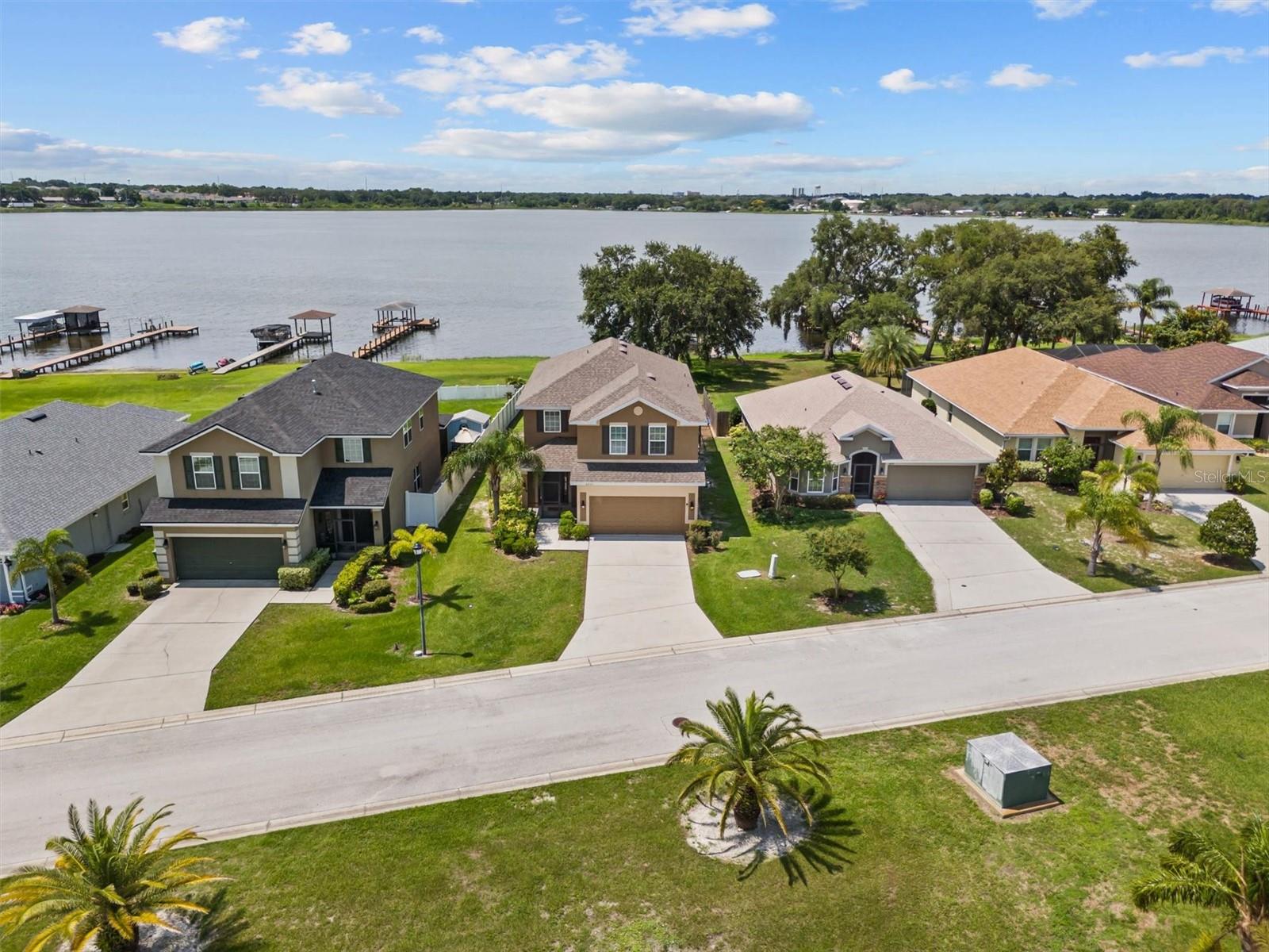 Image 4 of 46 For 3991 Island Lakes Drive