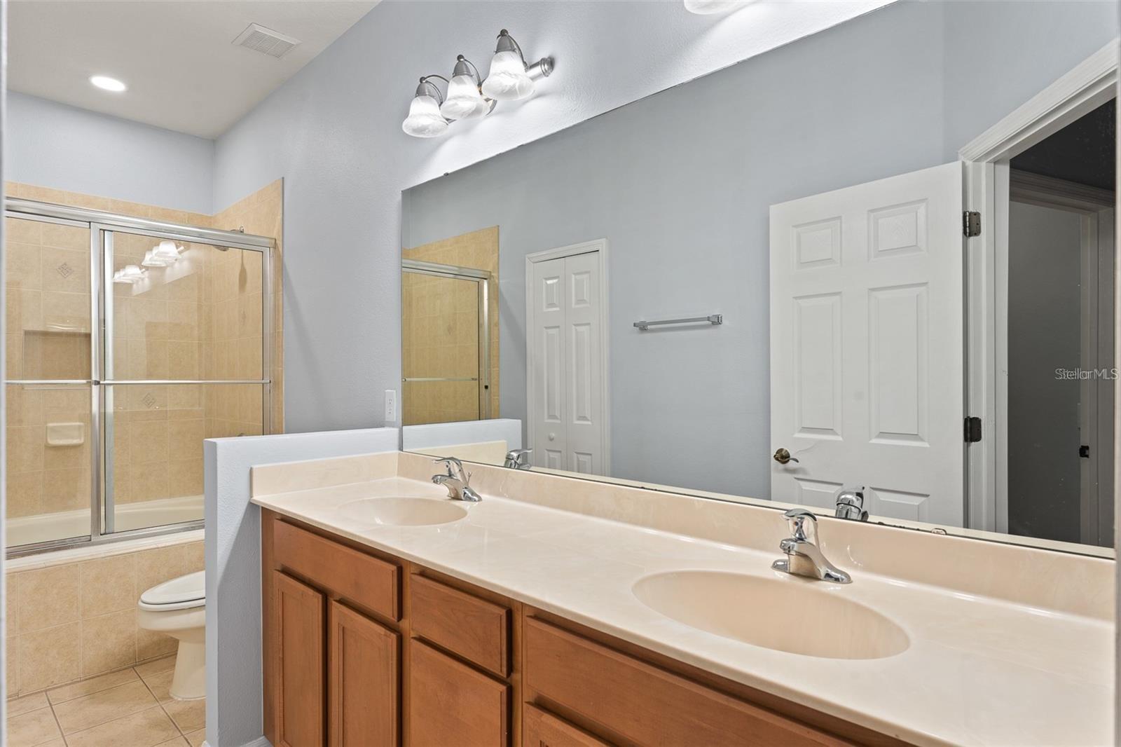 Image 15 of 33 For 13636 Beauregard Place