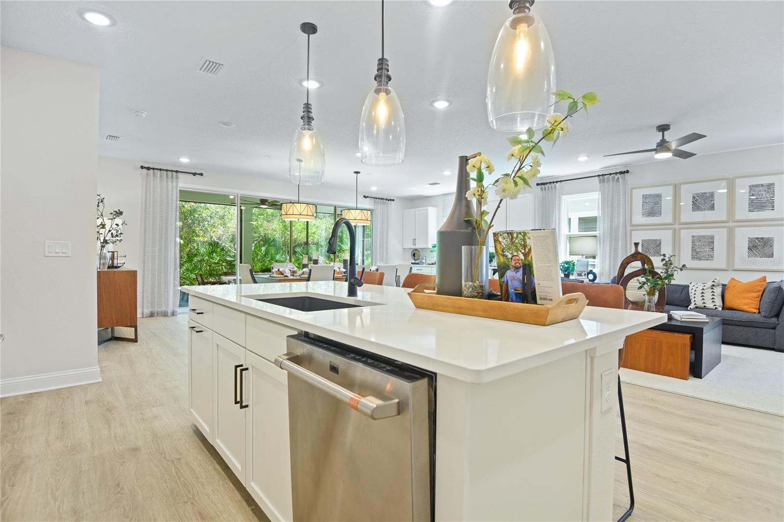 Image 7 of 25 For 224 Thornberry Way