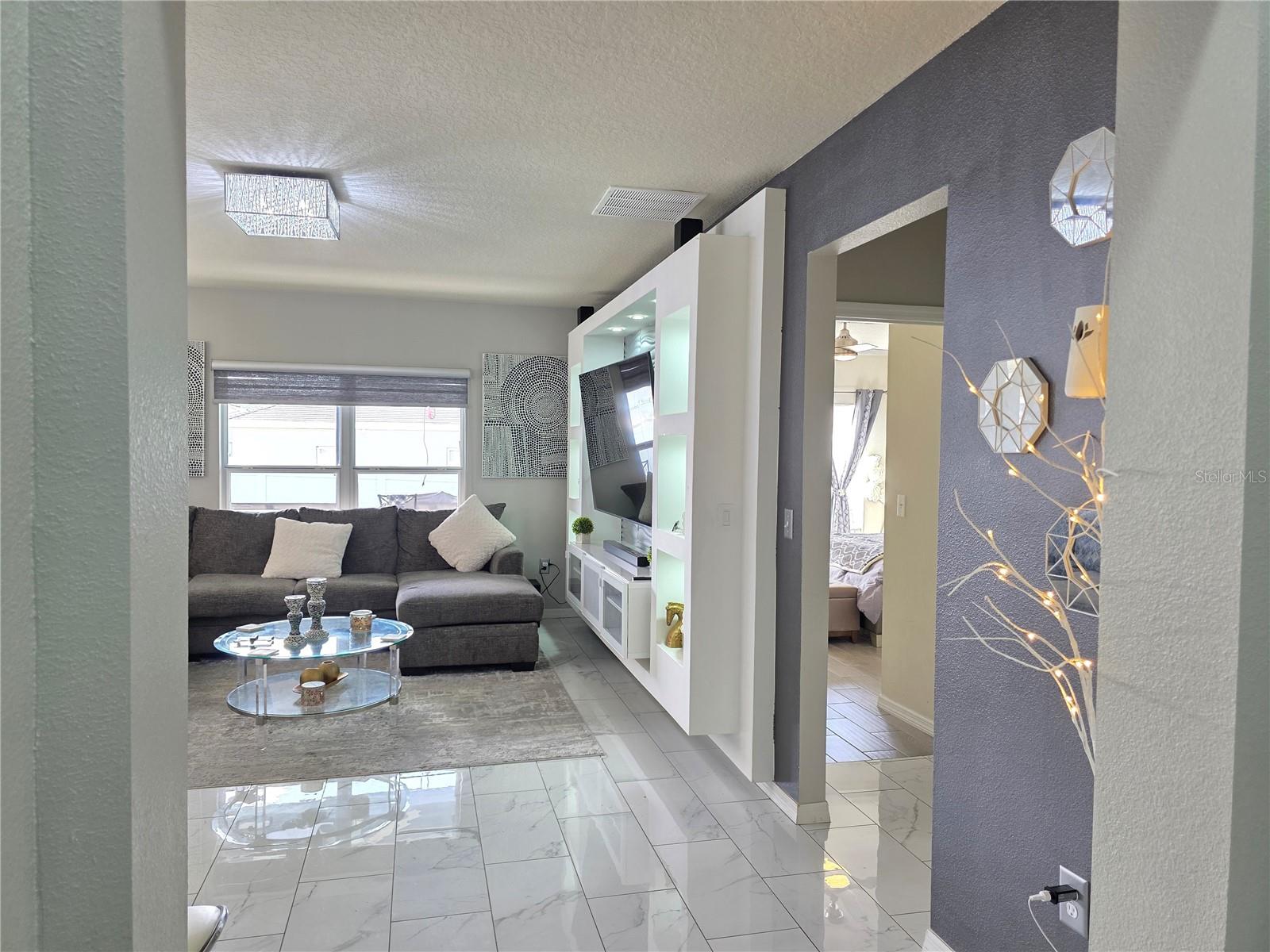 Image 10 of 64 For 585 Lucerne Boulevard