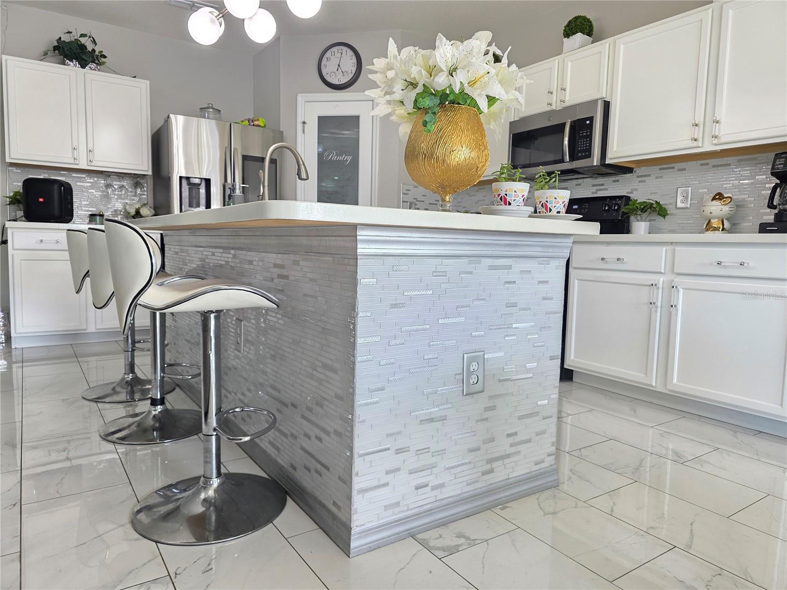 Image 30 of 64 For 585 Lucerne Boulevard