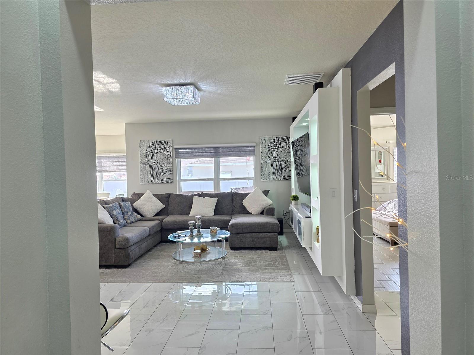 Image 34 of 64 For 585 Lucerne Boulevard
