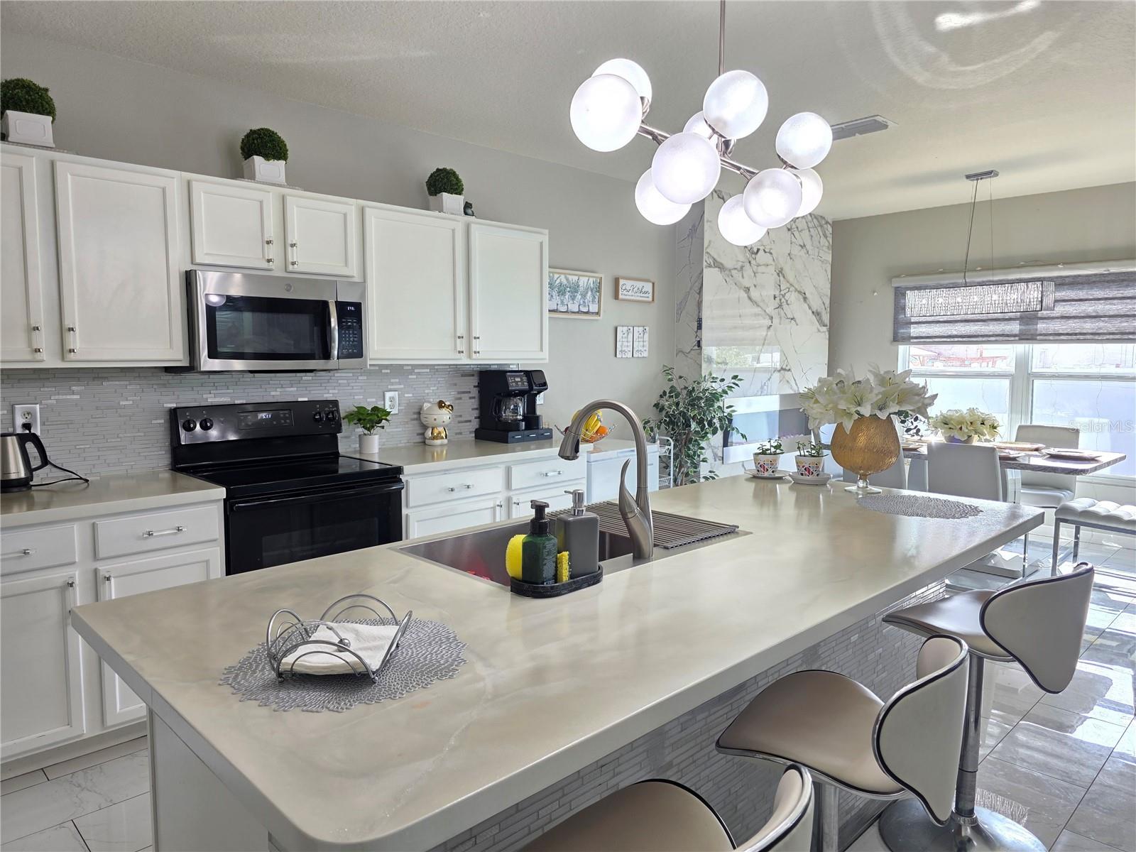 Image 35 of 64 For 585 Lucerne Boulevard